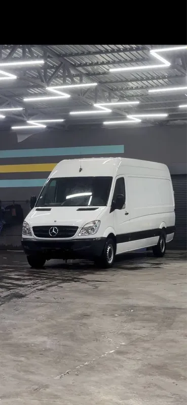 Sprinter Mers toy va marosimlar uchun yetkazib berish xizmati