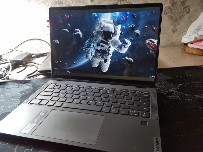 LENOVO FLEX 5i 14” x360 RAM: 8 GB DDR4 (4267 MHz), 512 GB NVMe M.2 SSD