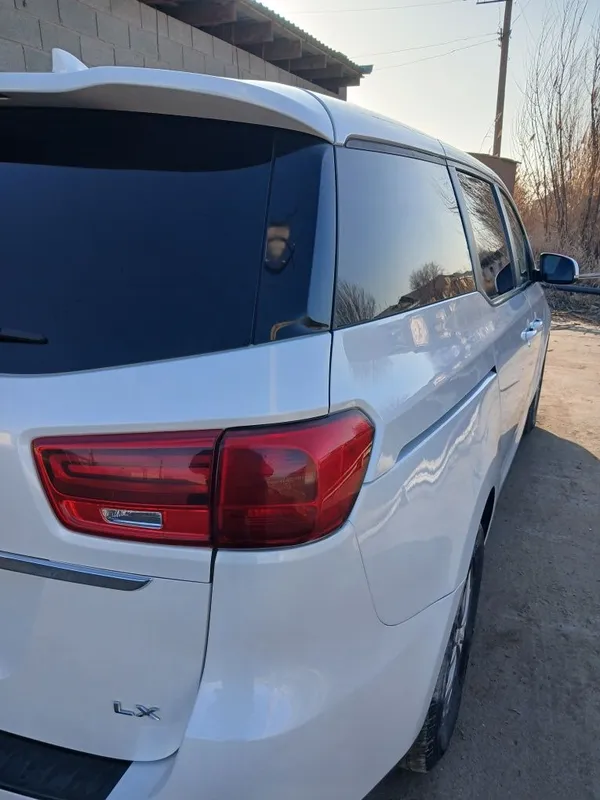 Kia sedona 2019 srochna sotiladi — фото 2