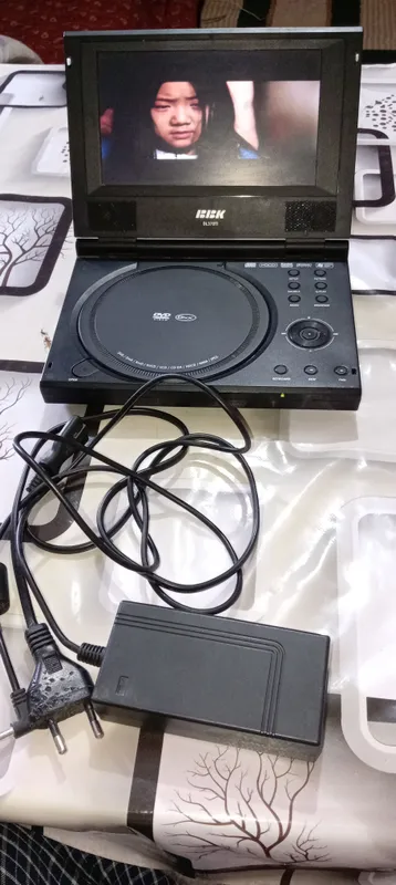 DVD BBK в хорошем состоянии зарядка долго держит. 2