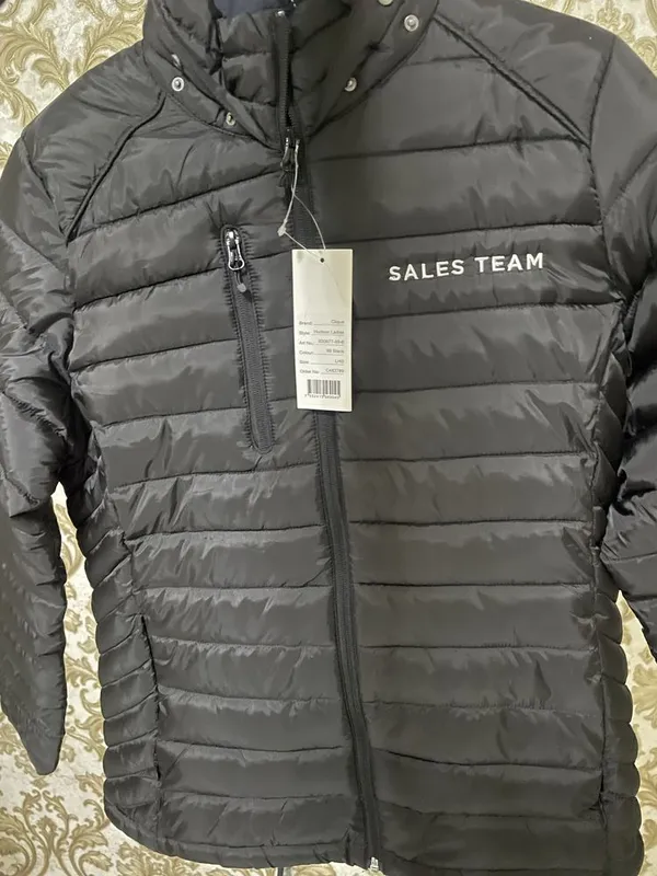 Куртка версии “Sales Team”