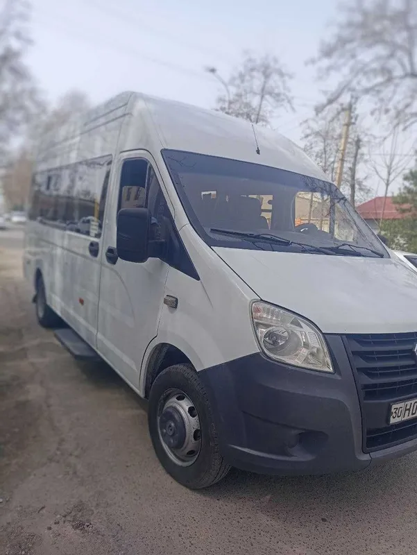 O'zbekiston bo'ylab sayoxat uchun mikrobus xizmati