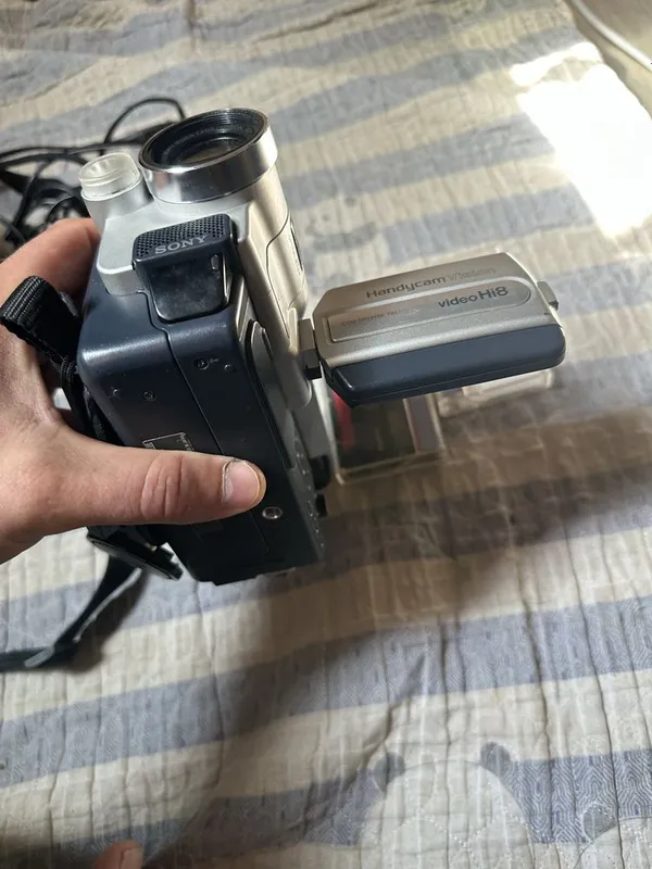 Продам видеокамера Sony Handycam 4 Продам видеокамера Sony Handycam 4