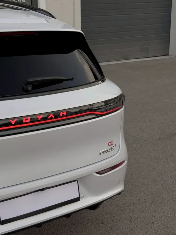 Voyah Free Plus фулл позиция гибрид 2026 модель в наличии 2 Voyah Free Plus фулл позиция гибрид 2026 модель в наличии 2