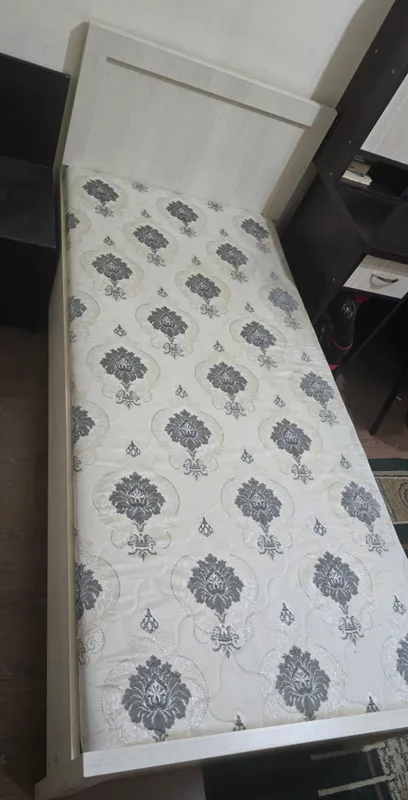 Продам две  односпальные  кровати 1