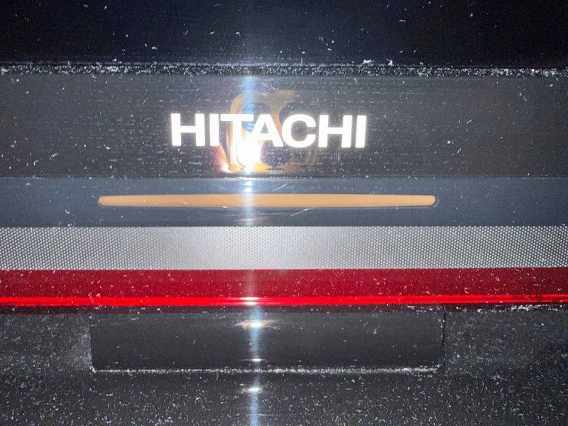 телевизор HITACHI — фото 1