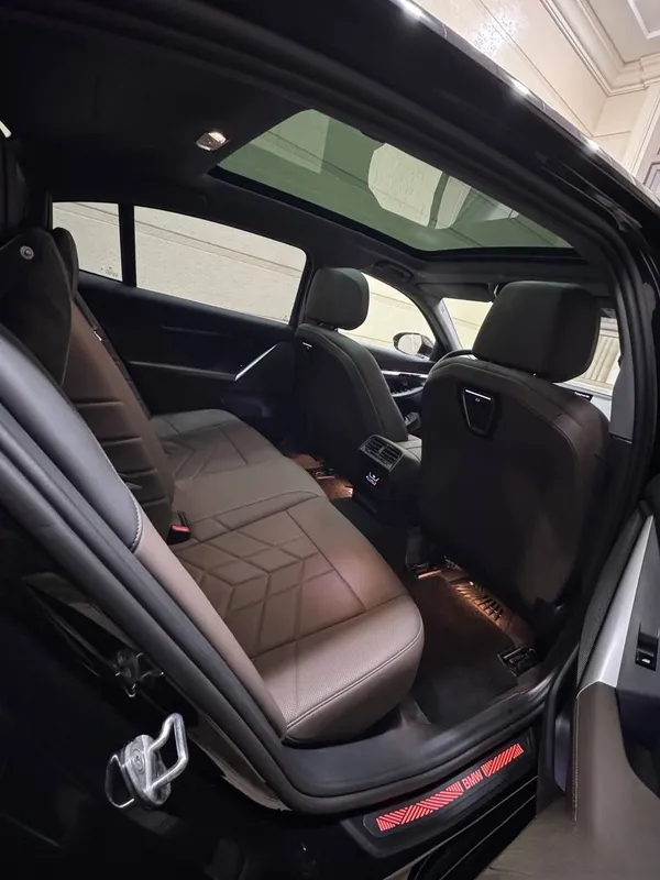 BMW i5 35 L Long 5 BMW i5 35 L Long 5