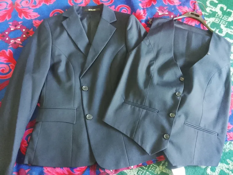 kostyum, jaket va yupka sotiladi 3tasi 150 mingdan