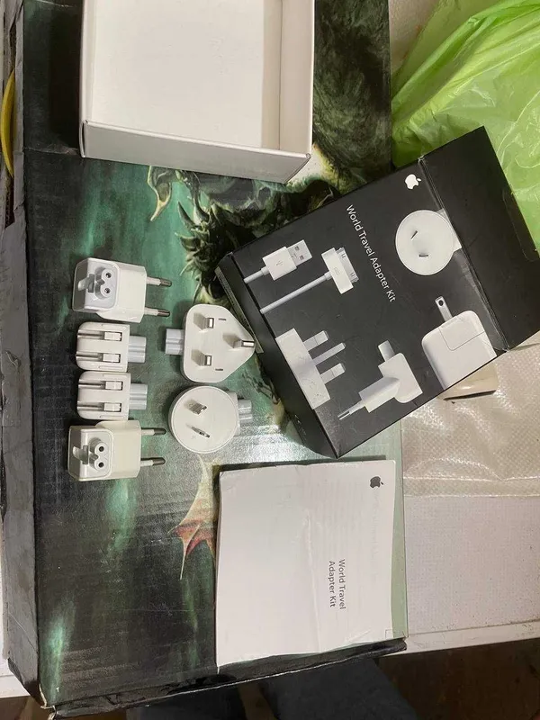 Оригинальный комплект адаптеров Apple World Travel Adapter Kit 2 Оригинальный комплект адаптеров Apple World Travel Adapter Kit 2