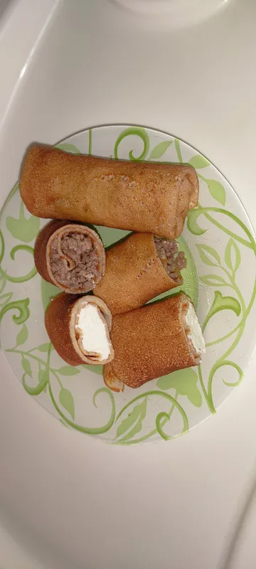 На заказ блинчики с мясом, с курицей, с творогом.