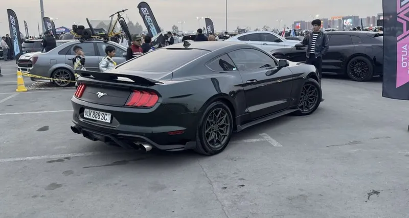 Ford Mustang 2.3 EcoBoost — Дерзкий, Мощный, Готов к дороге! — фото 2