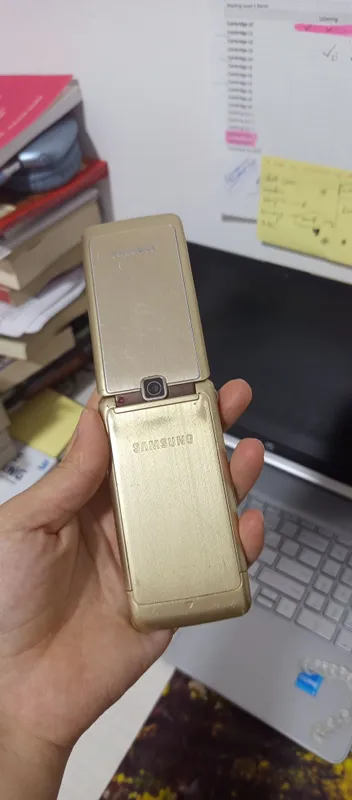 Samsung buklanadigan (Flip) telefon 2 Samsung buklanadigan (Flip) telefon 2