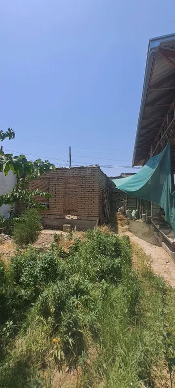 Курулиши тугалланмаган каропка шаклдаги ховли — фото 1