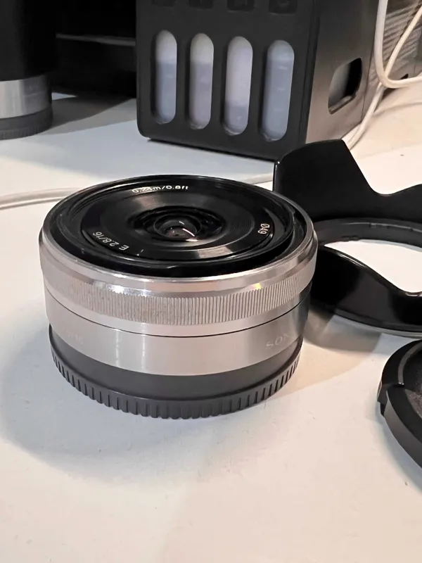 Объектив Sony E 16mm f/2.8