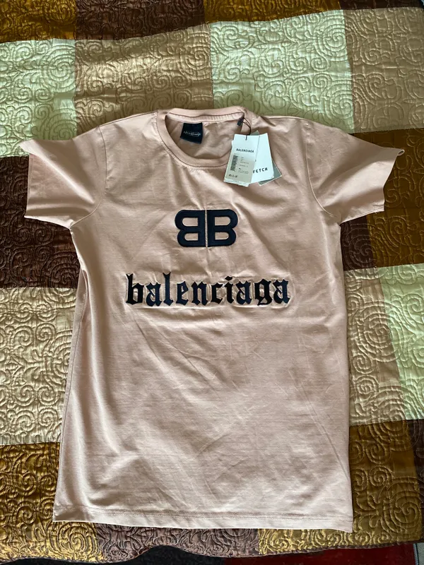 Balenciaga futbolkasi 1 Balenciaga futbolkasi 1