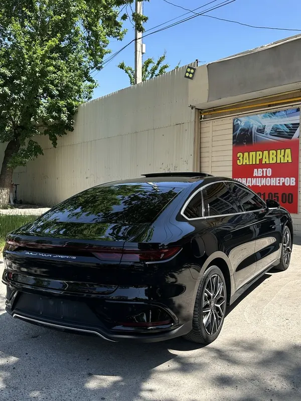 Водитель со своим автомобилем бизнес кллас Водитель со своим автомобилем бизнес кллас