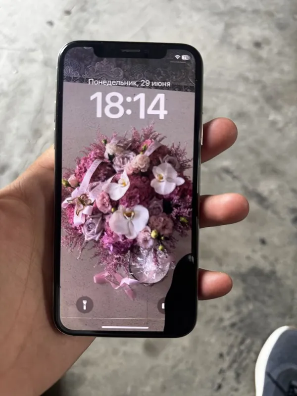 Iphone x srochna sotiladi