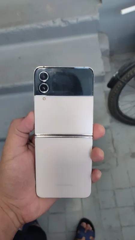 Samsung Z Flip 4 256 ГБ 4 Samsung Z Flip 4 256 ГБ 4