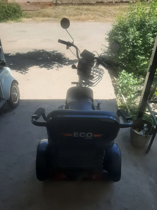 sukuter sotiladi holati yaxshi narxi 5 000
