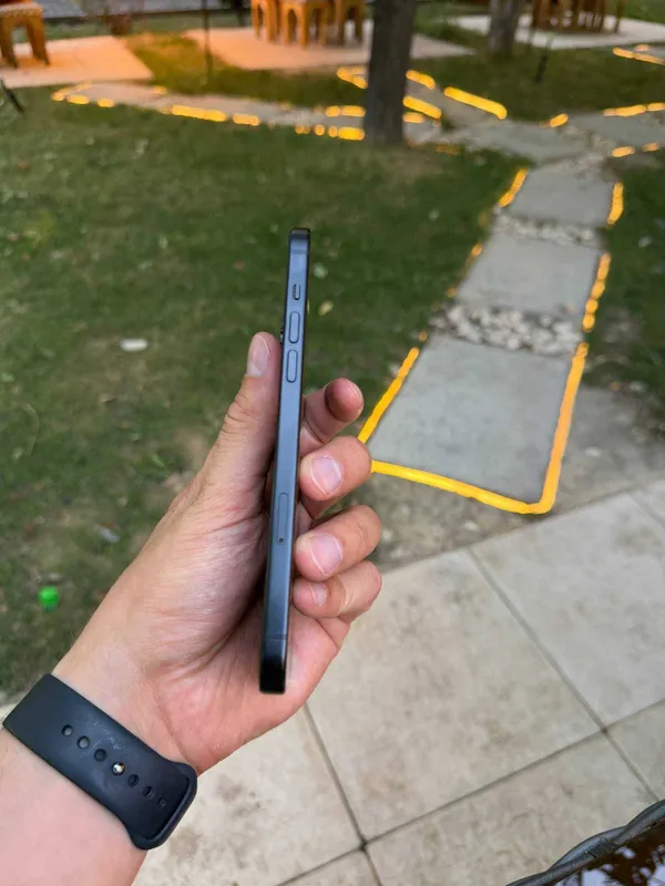 iPhone 15 Plus 128 gb Qora rang 4