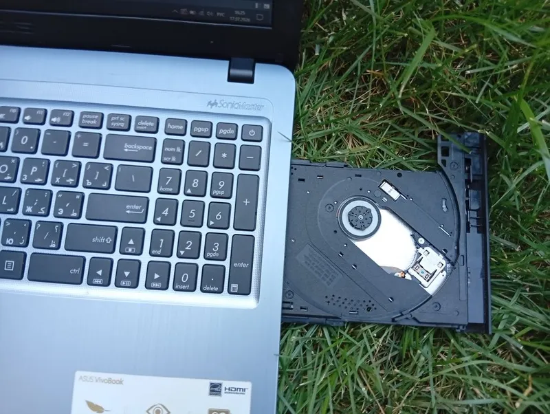 Продам ноутбук ASUS VivoBook X540UA в идеальном состоянии 6 Продам ноутбук ASUS VivoBook X540UA в идеальном состоянии 6