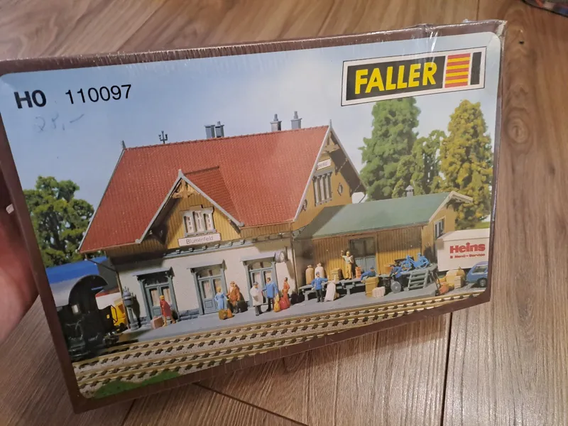 Модель вокзала Faller новая 1 87 1