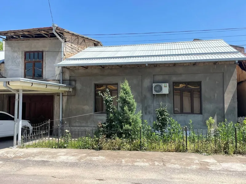 Uy sotiladi kelesda 3.8 sotik