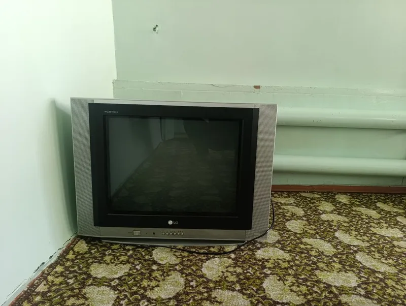 Телевизор LG светной+тюнер бонус