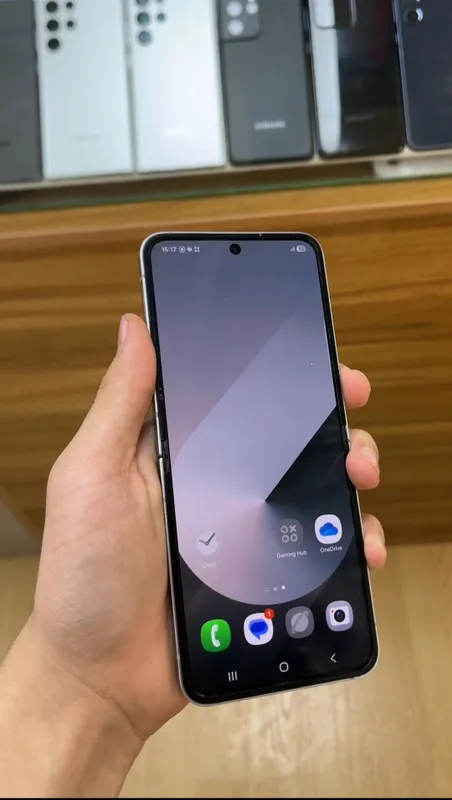 Samsung Z Flip6 память 8/256GB 2