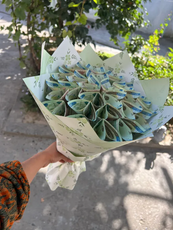 Xaqiqiy puldan buket