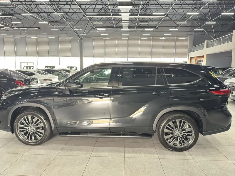 Tayota haylandir 2026 model haybrit 2,5 L наличе ташкент