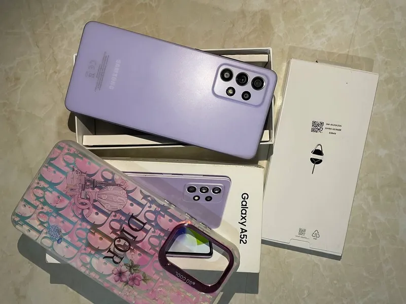 телефон  samsung-galaxy-a52 — фото 1