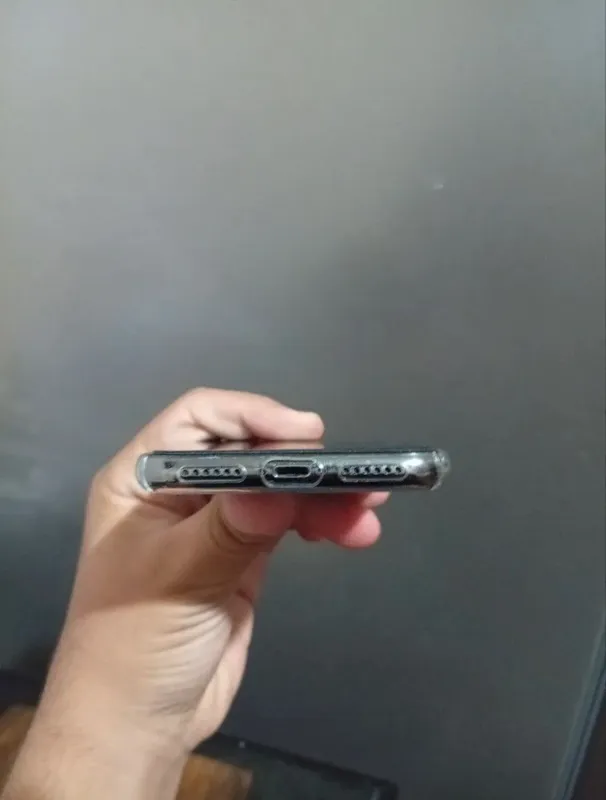 iPhone X 64 ГБ, неисправность в экране, цена 1 500, возможен торг 4