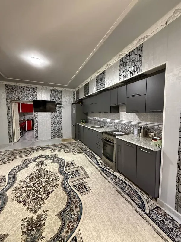 У́рта Чирчик Мустакиллик МФЙ Евро Дом 14 соток 300 м² с ремонтом — фото 1