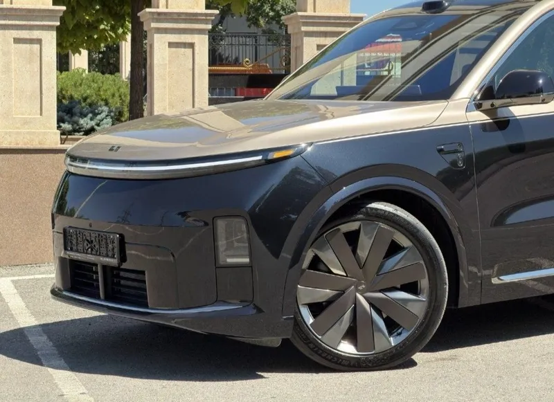 Lixiang L9 Levis 2