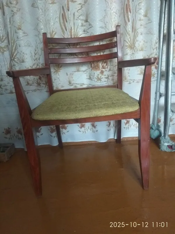 Продам деревянное кресло,в хорошем состоянии