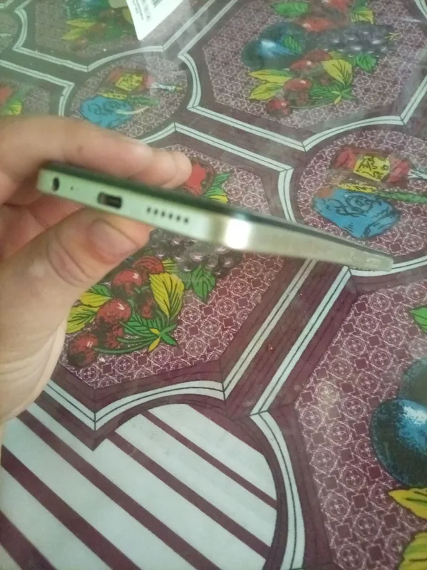 telefon Itel A70 sotiladi karobkasii bor  narx:600 — фото 1