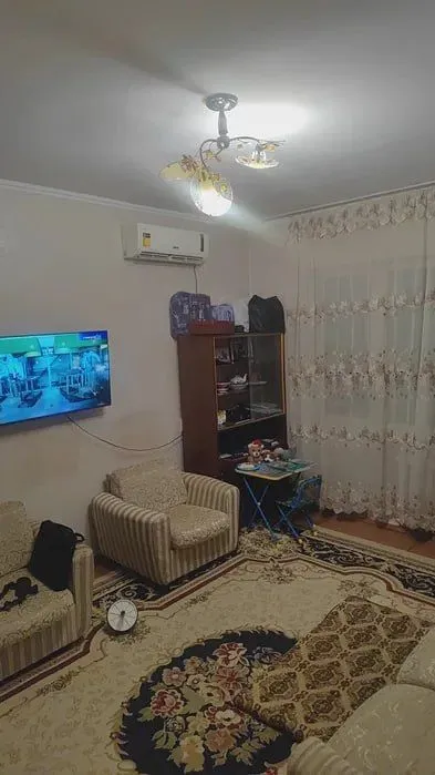 СДАЁТСЯ: УЮТНАЯ 2-КОМНАТНАЯ НА МАССИВЕ ФЕРУЗА — фото 1