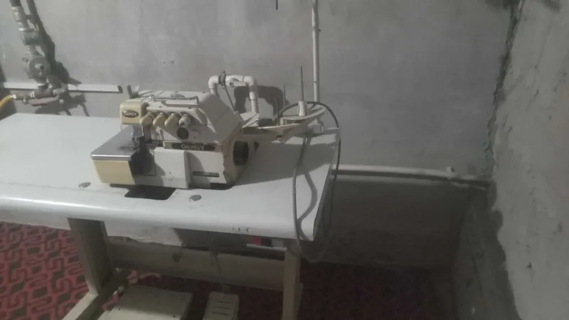 Averlok tikuv mashinasi sotiladi Averlok tikuv mashinasi sotiladi