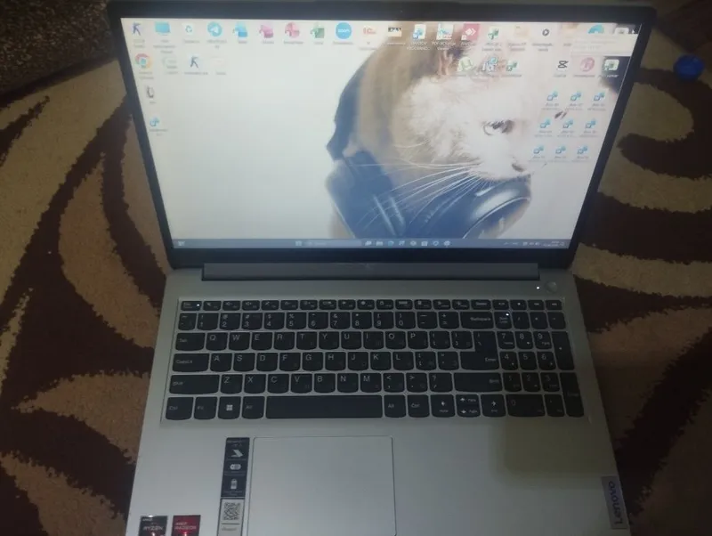 Lenova ryzen 5 7 520 u 8/512