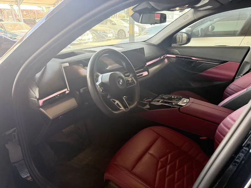 BMW i5 40L M Paket 2025 yil 7 BMW i5 40L M Paket 2025 yil 7