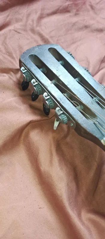 gitara olinganiga 2 yil boʻldi vabwe ishlatilmagan — фото 1