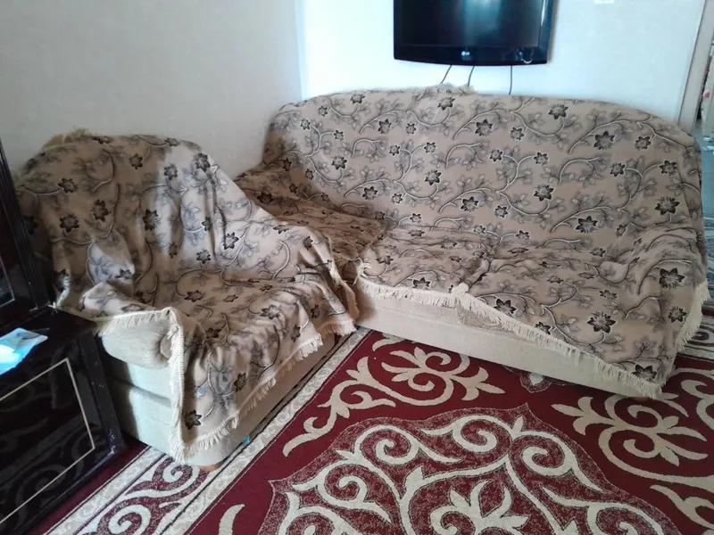 Продам комплект мягкой мебели: 2 кресла + диван 2
