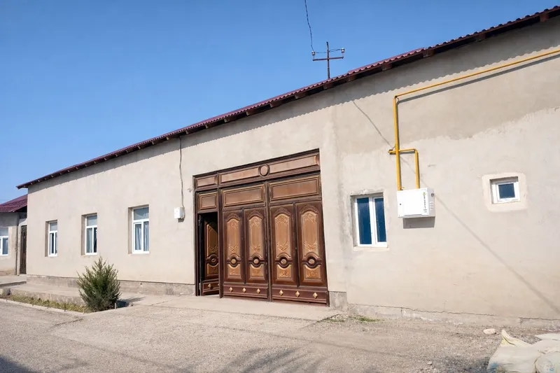6xsotiqli uchaska sotiladi