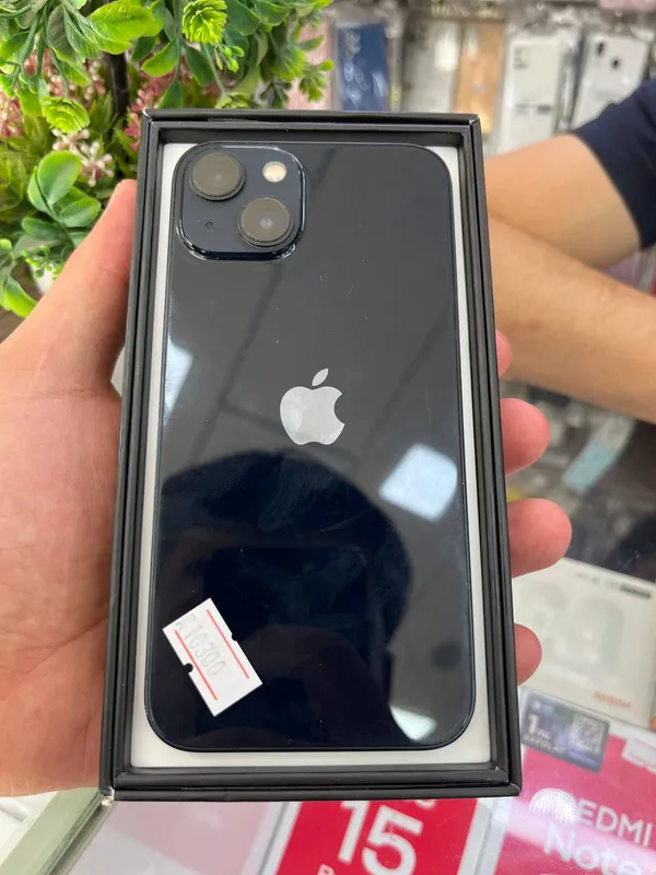 iPhone 13 iPhone 13