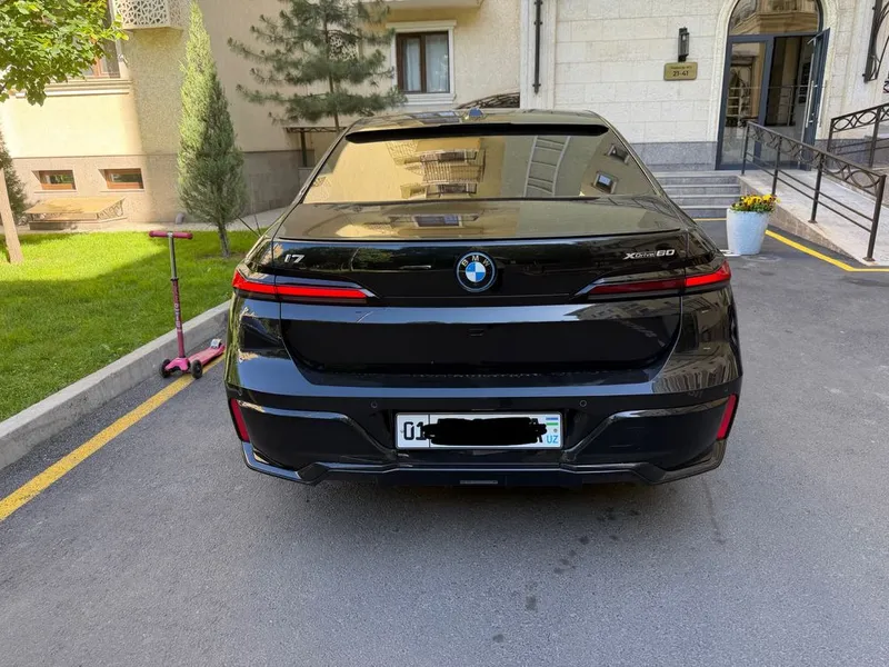 Продаётся BMW i7 Xdrive 60 black edition — фото 1
