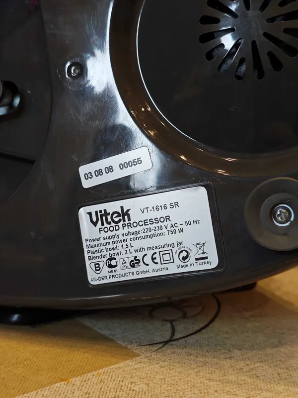 Продается кухонный комбайн Vitek VT-1616 SR, соковыжималка, блендер — фото 4