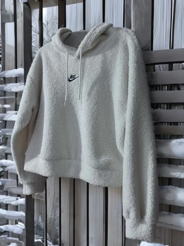 Белая женская толстовка барашек Nike 2 Белая женская толстовка барашек Nike 2
