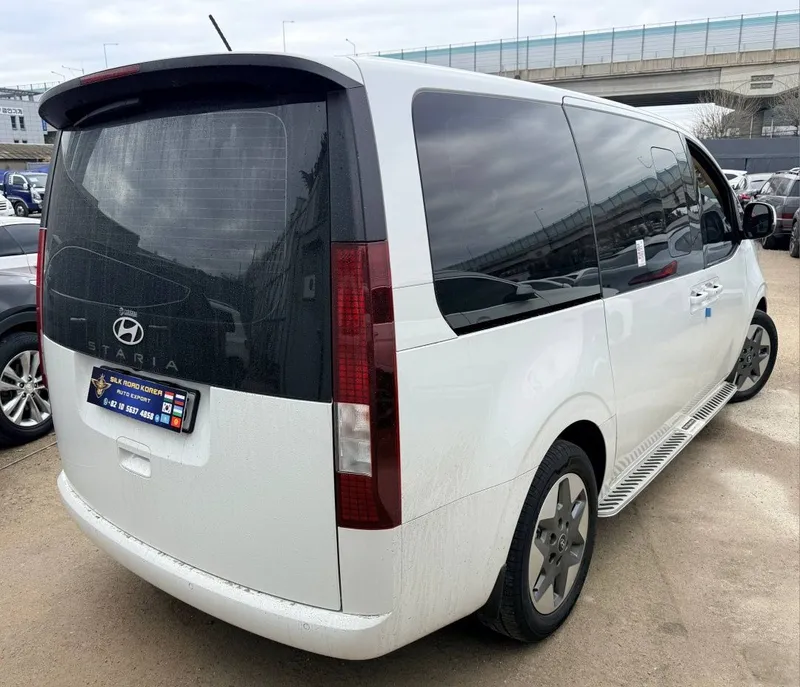 Hyundai Staria 1,6 Turbo Hybrid — фото 2
