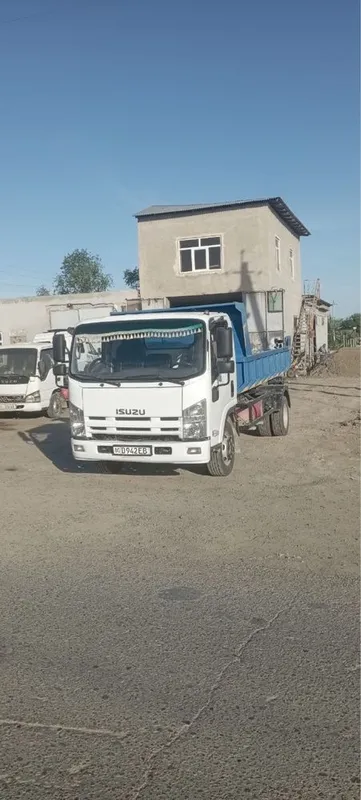 Isuzu avtobusdan taxlangan gruzavoy 2014 — фото 1